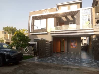 10 Marla Brand New House For Sale, Very Near 300fit Main Boulevard