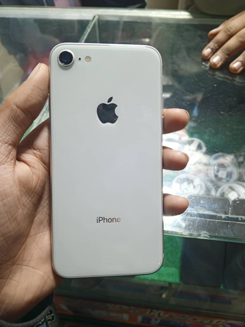 Apple iPhone 8 1