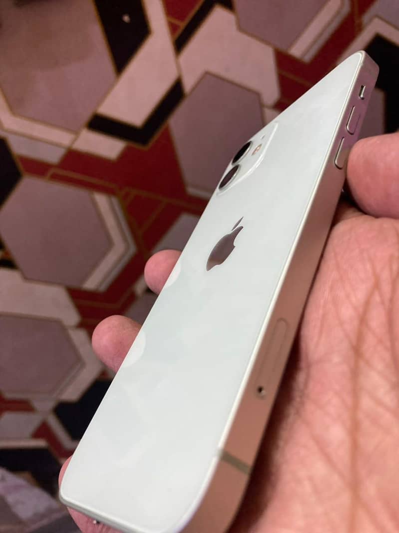 Apple iPhone 12 6