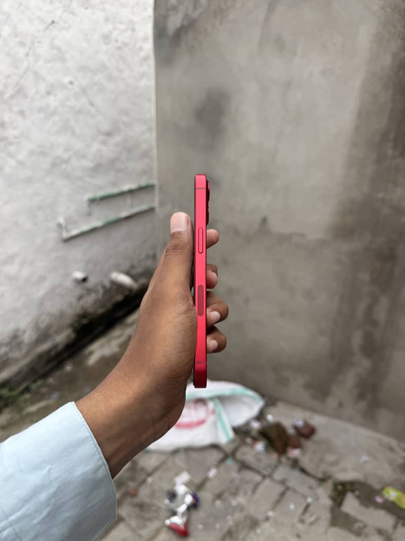 Apple iPhone 13 4