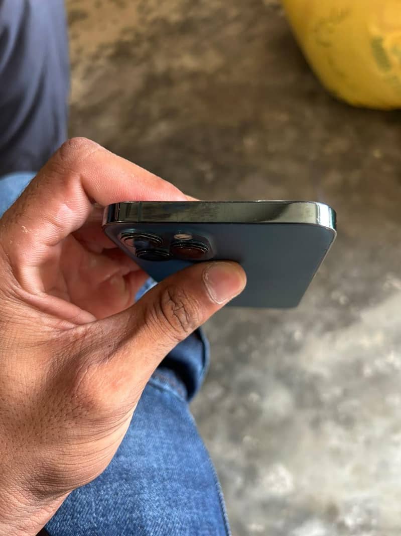 Apple iPhone 12 Pro Max 4