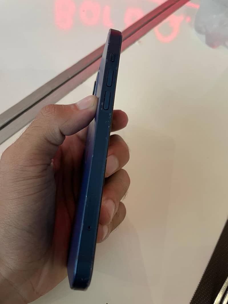 Apple iPhone 12 3