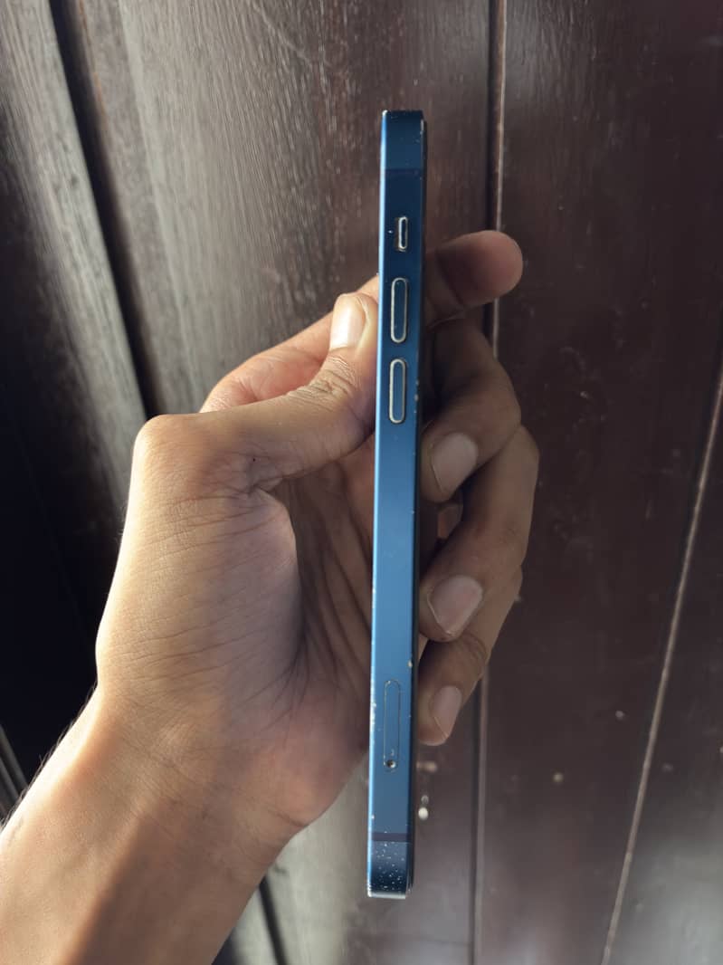 Apple iPhone 12 4