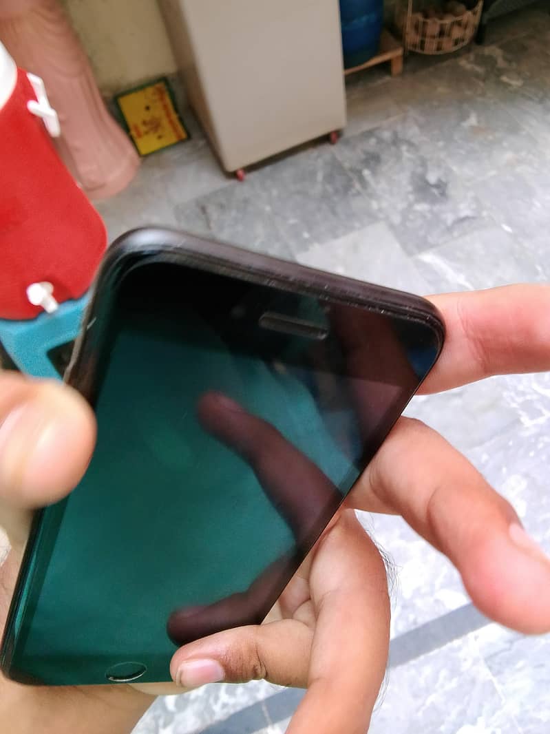Apple iPhone 7 1