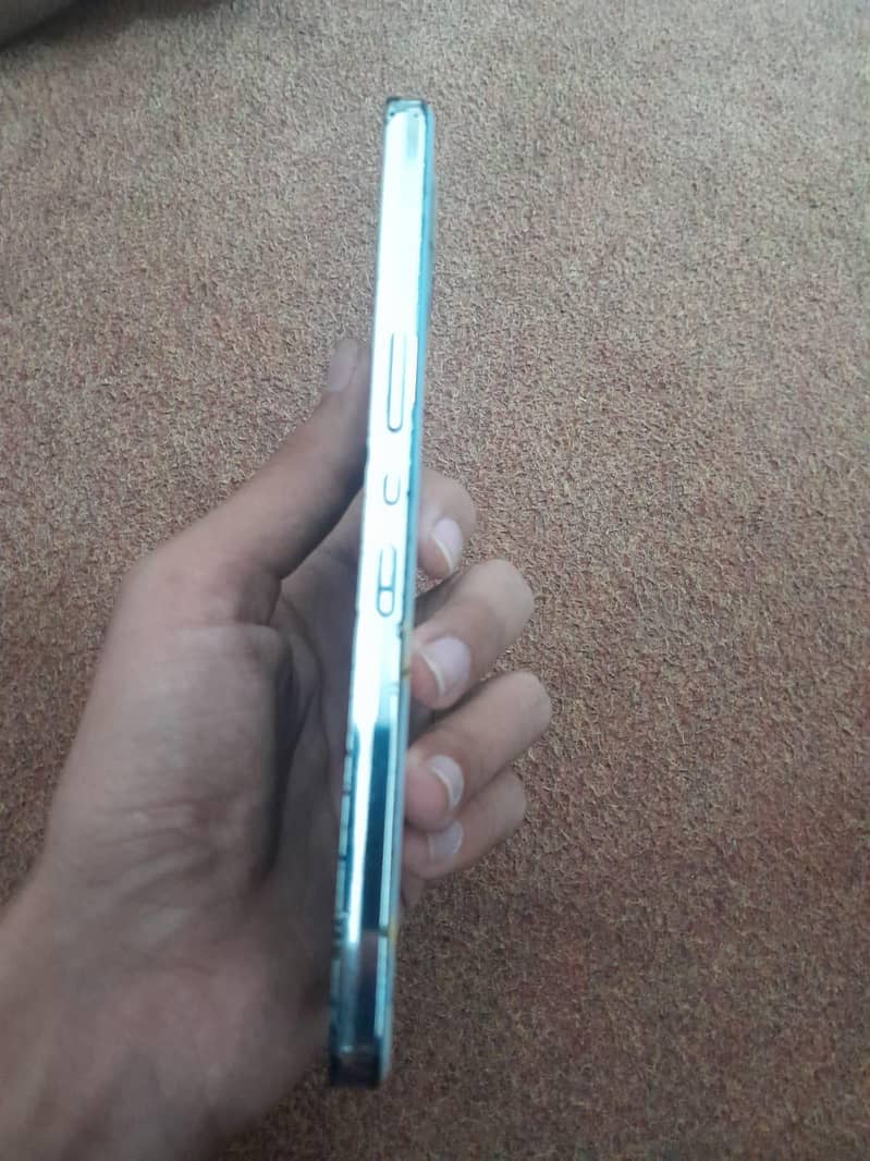 Sharp Aquos Zero6 exchange with iphone 2