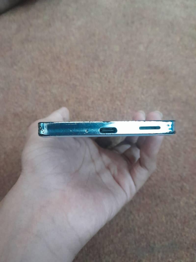 Sharp Aquos Zero6 exchange with iphone 3