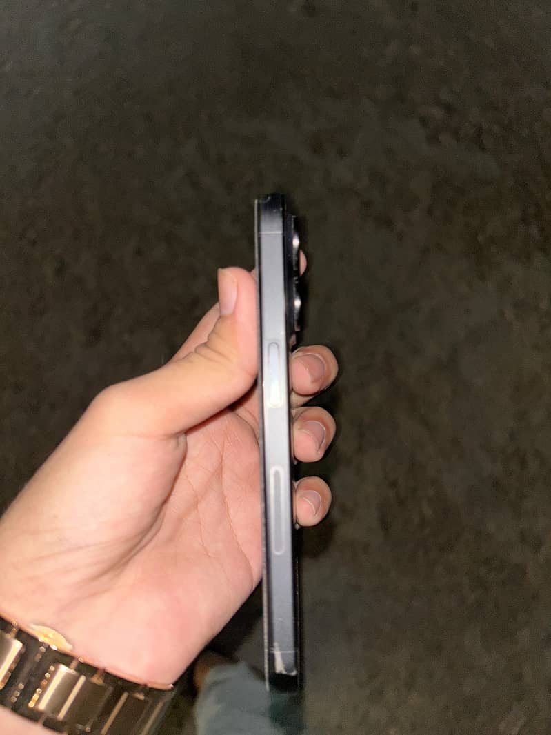 Apple iPhone 15 Pro 0