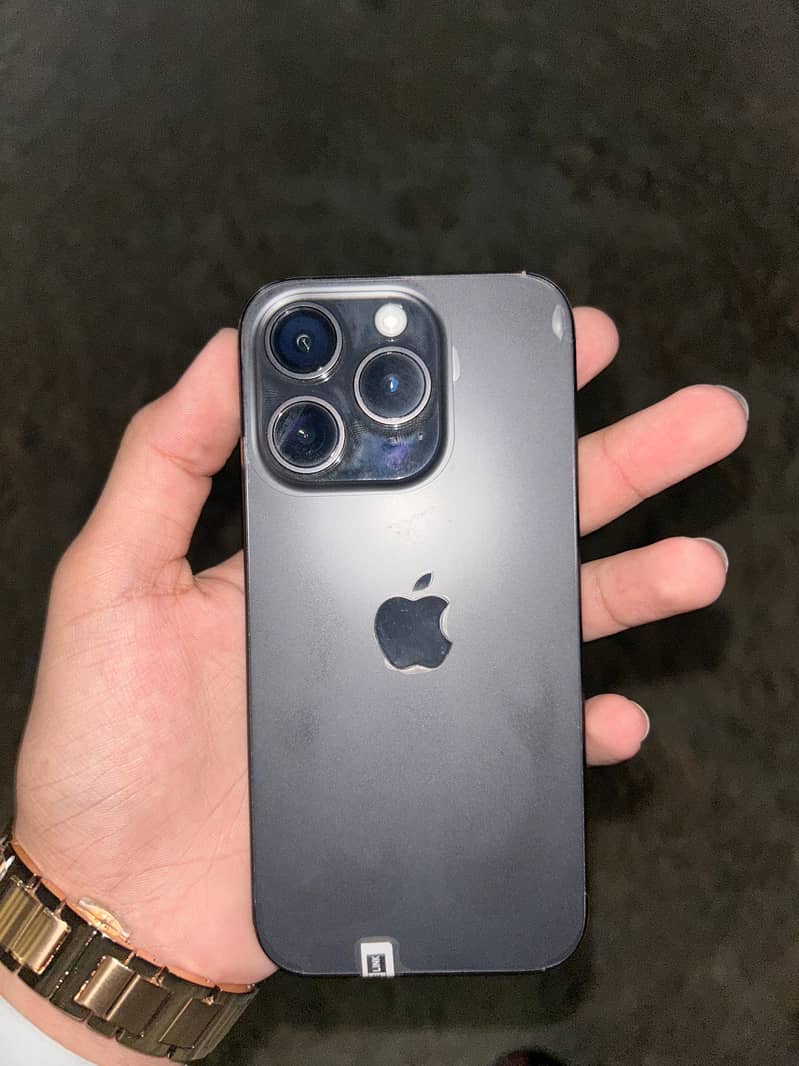Apple iPhone 15 Pro 4