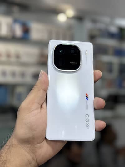 Vivo iQOO 12 bmw edition