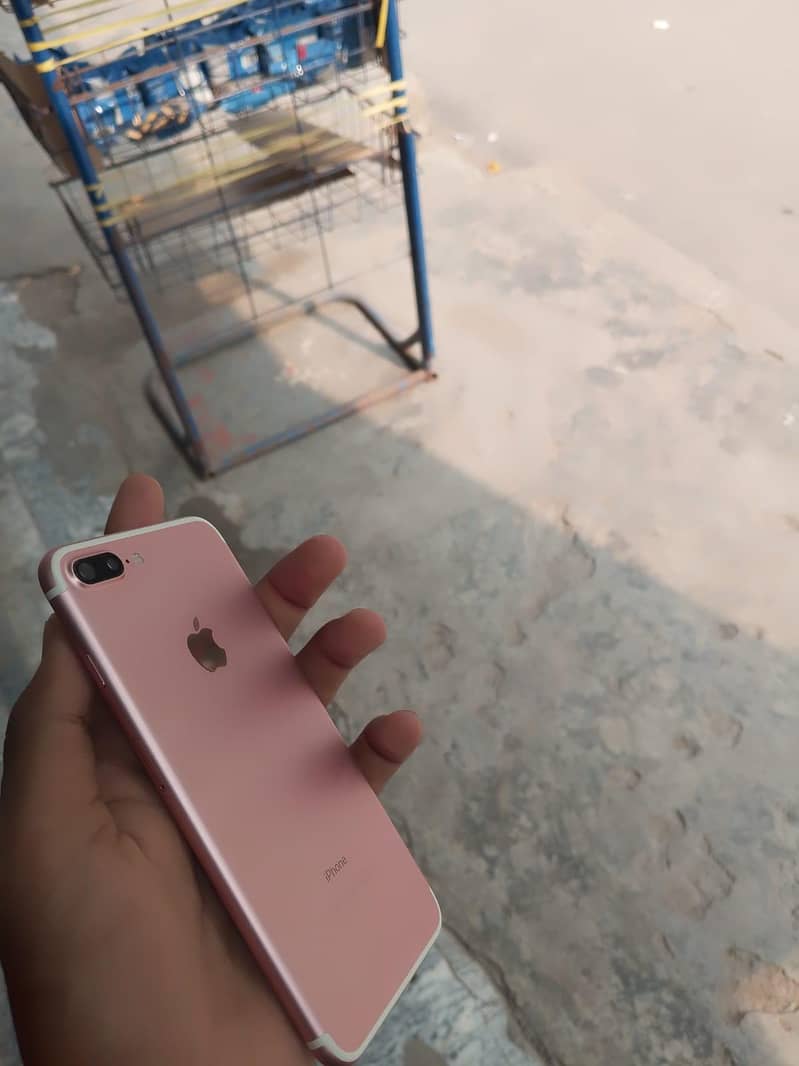 Apple iPhone 7 Plus 8