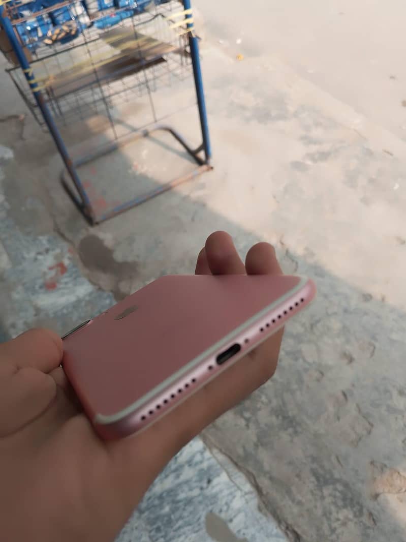Apple iPhone 7 Plus 9