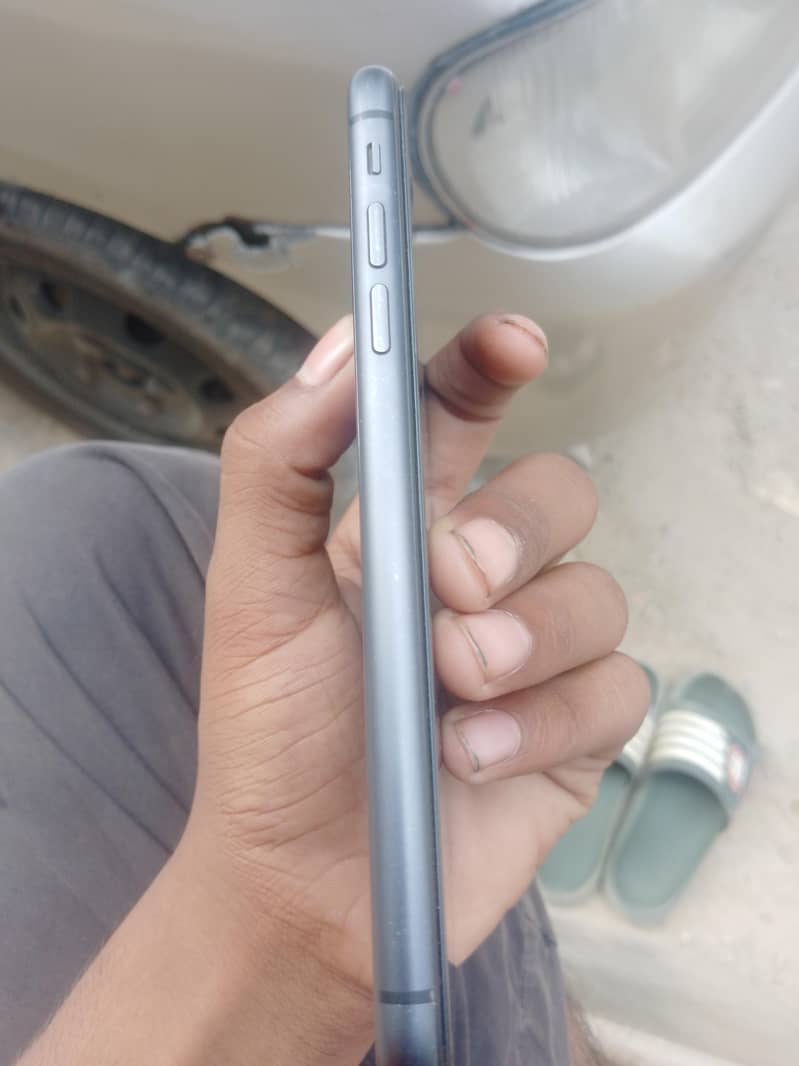 Apple iPhone 11 3
