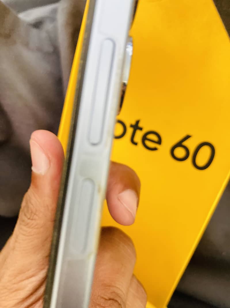 Realme Note 60 4