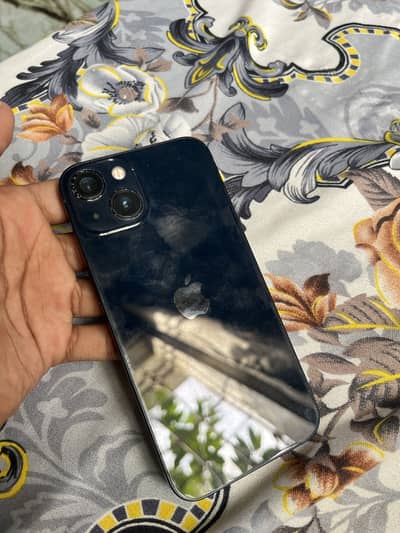 Apple iPhone 13