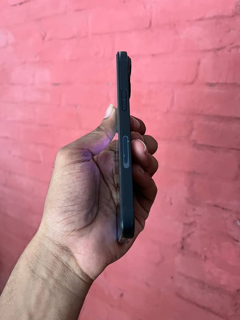 Apple iPhone 14 3