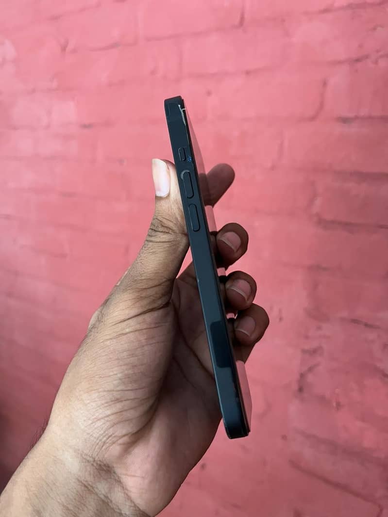 Apple iPhone 14 4