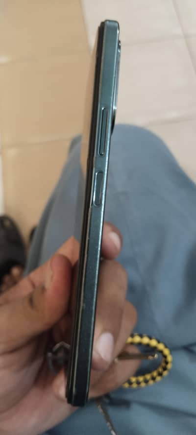Vivo Y28