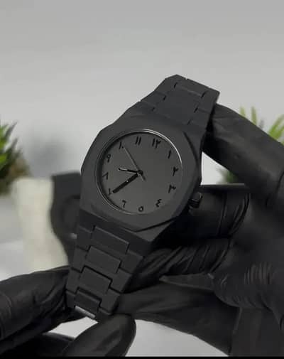 Men's black carbon fiber analogue watch
