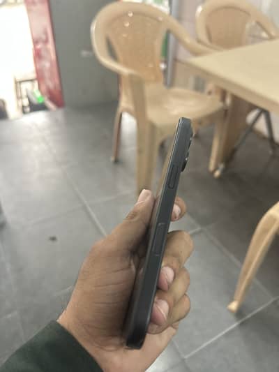Apple iPhone 16 factory unlock LLA Black