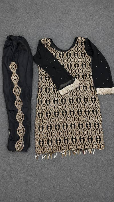 Shafon Kamez and Silk Shlwar Few Hours Wear, Sell at helf price