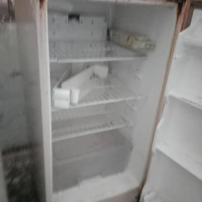 Dawalnce Fridge two doors condition ok hai emergency zarorat hai