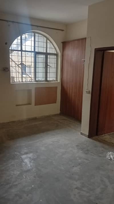 10 Marla Upper Portion Is Available For rent In Allama Iqbal Town - Sikandar Block