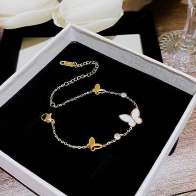 Stainless steel  Anklet and bracelets.