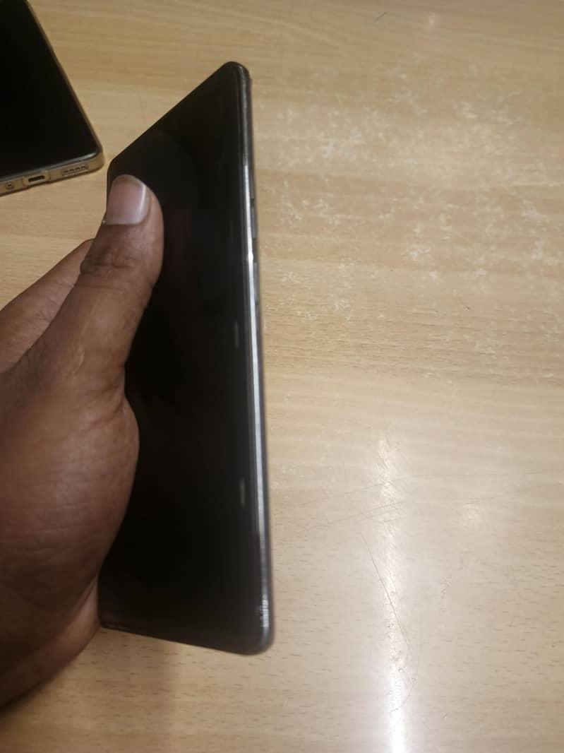 Tecno CAMON 40 Pro 1