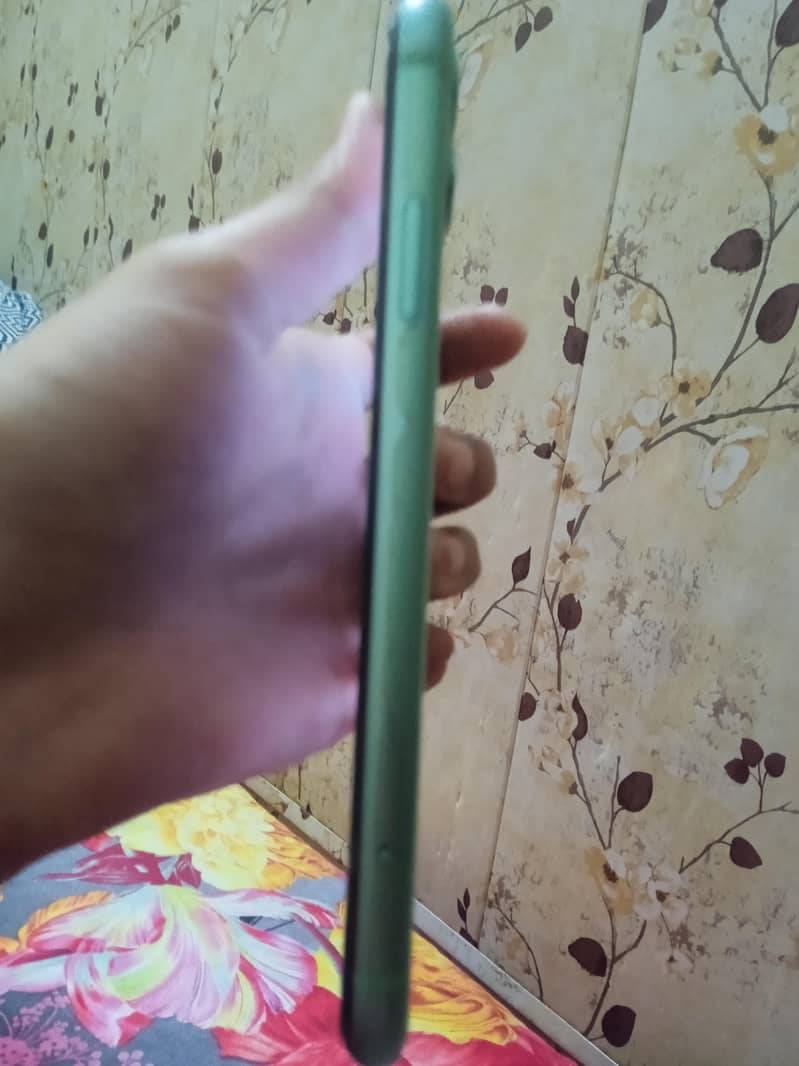 Apple iPhone 11 3