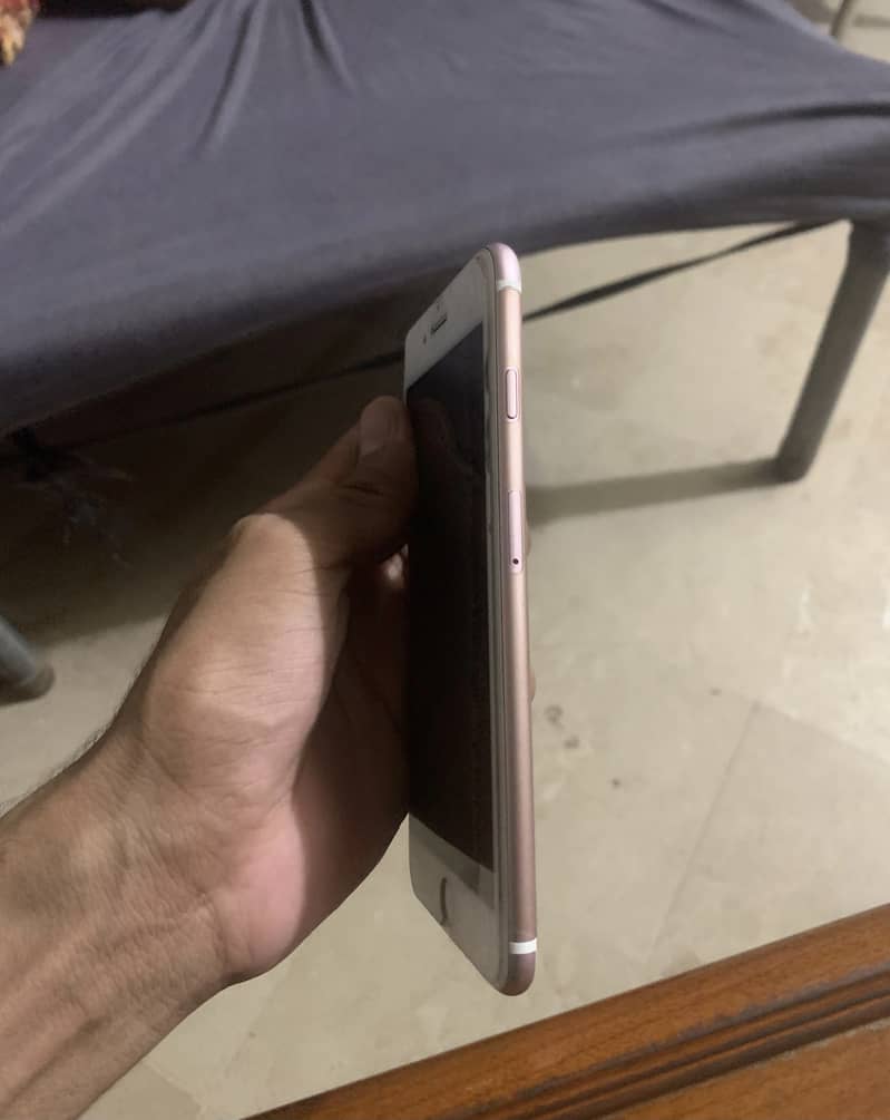 Apple iPhone 7 Plus 3