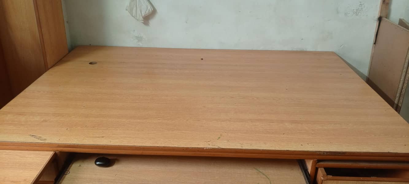 OFFICE TABLE 0