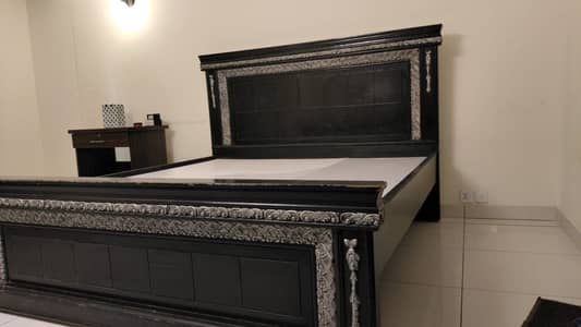 Wooden Bed with Excellent Condition without Mattress (Bed)