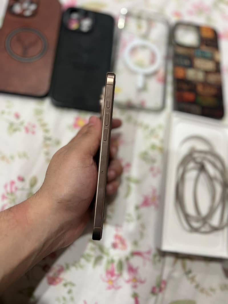 Apple iPhone 16 Pro Max 3