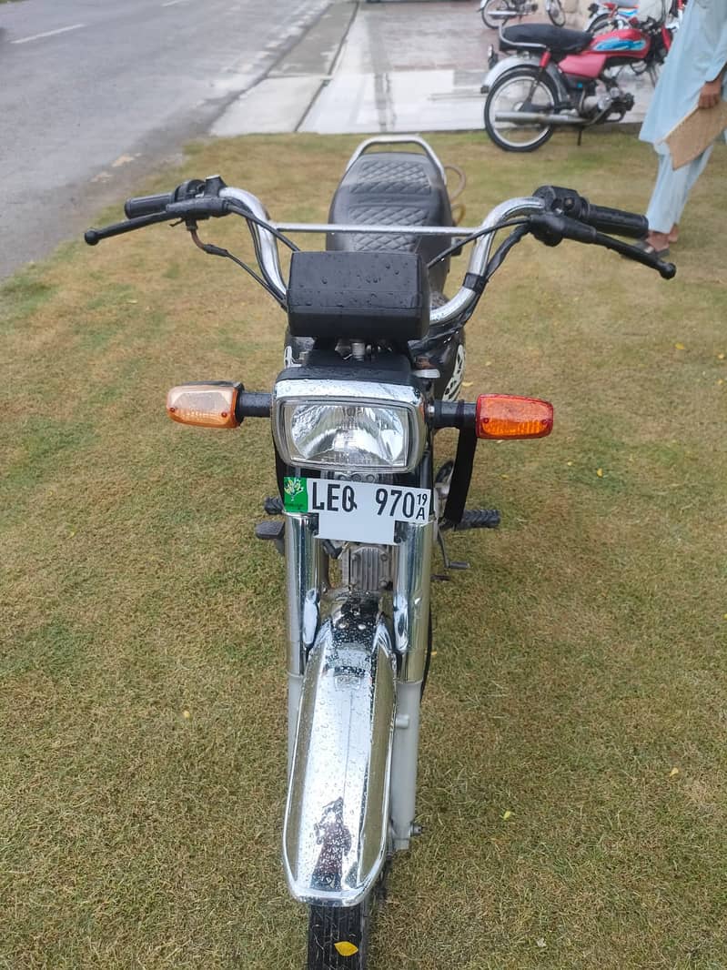 Honda CD 70 2019 3