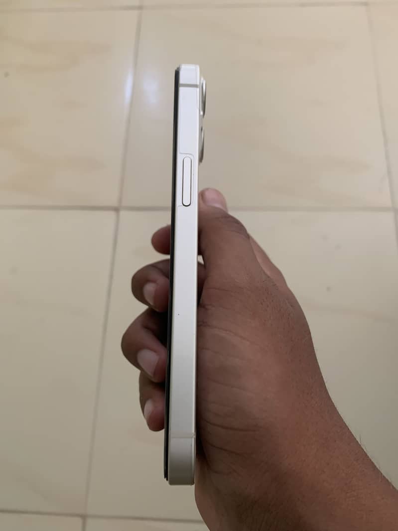 Apple iPhone 13 5