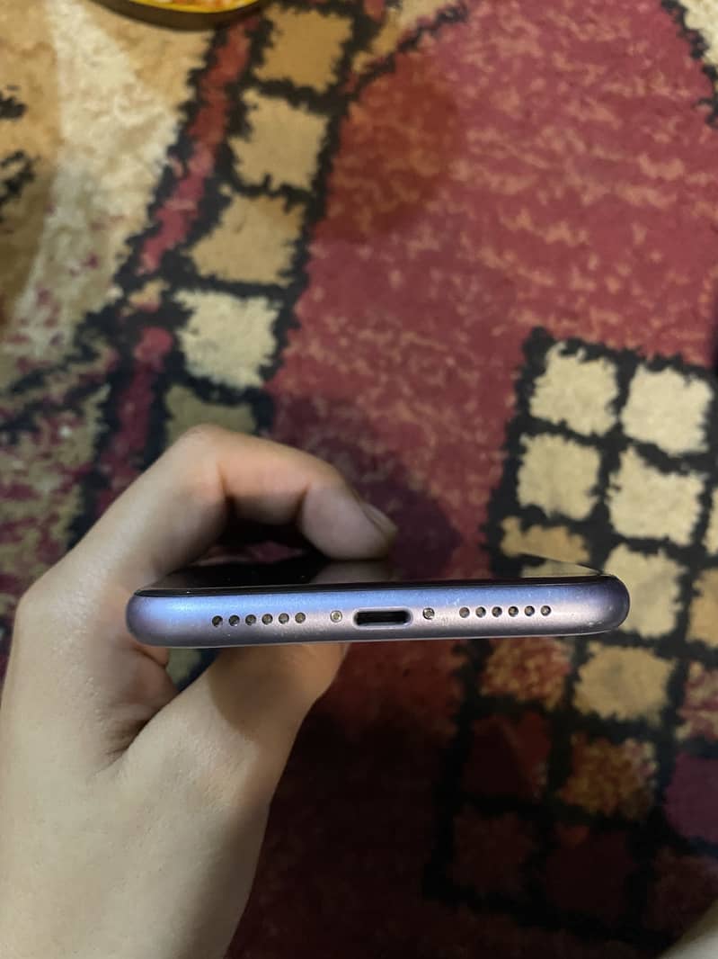 Apple iPhone 11 4