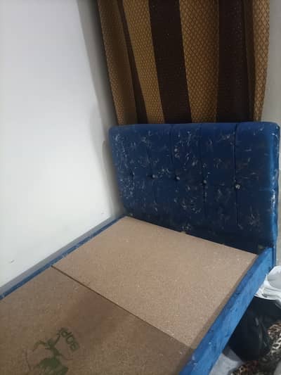 Beautiful Single Bed for Sale – Stylish & Well-Maintained 
