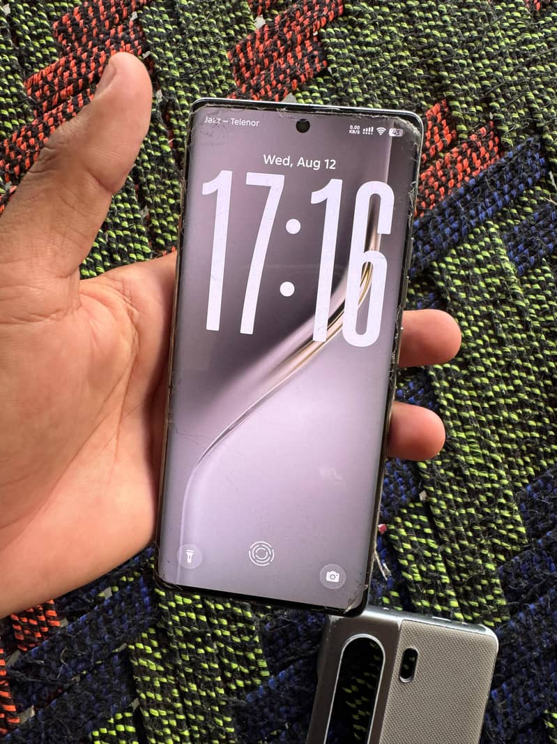 Tecno CAMON 40 Pro 8