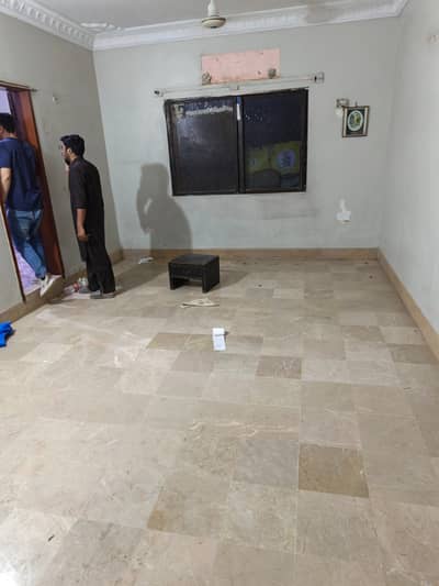 Rent ist floor 3bed. d. d Railway society back of Lal flat