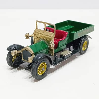 Vintage Die-Cast Legends Collection – Iconic Cars, Buses & Movie Memor