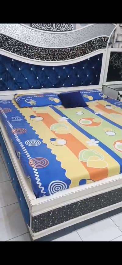 Bed with 2 side table
