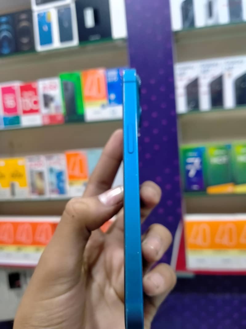 Apple iPhone 13 2
