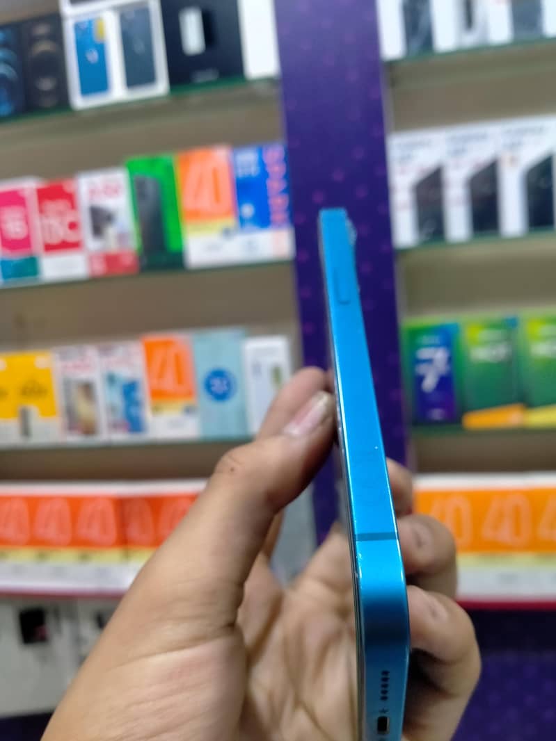Apple iPhone 13 3
