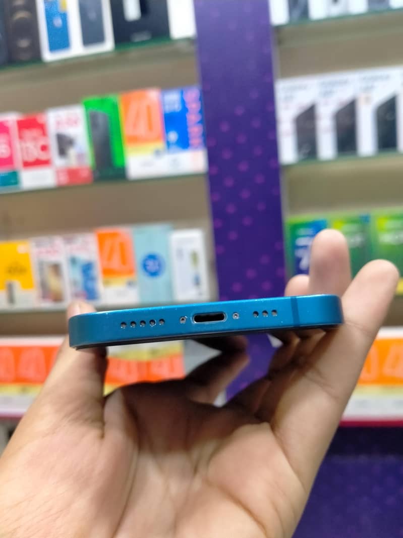 Apple iPhone 13 4