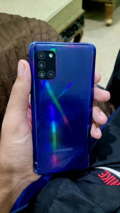 Samsung Mobile A31 4/128 box sath hy speaker ki awaz slow thek hojay g