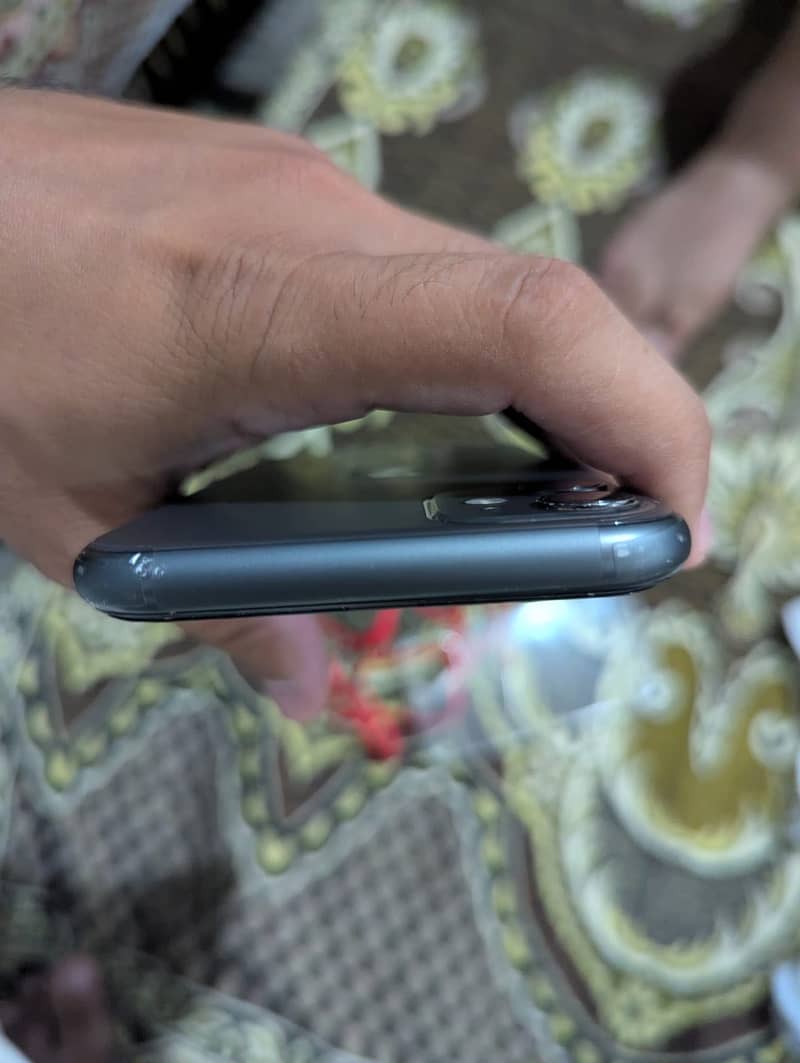 Apple iPhone 11 0