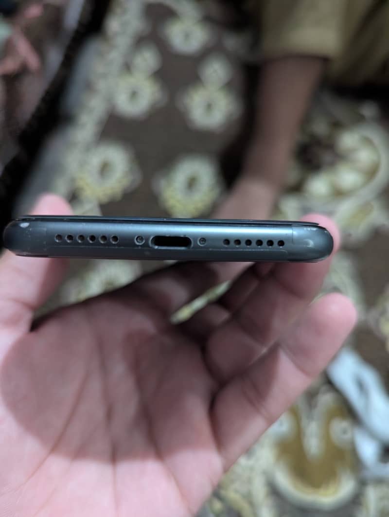 Apple iPhone 11 3