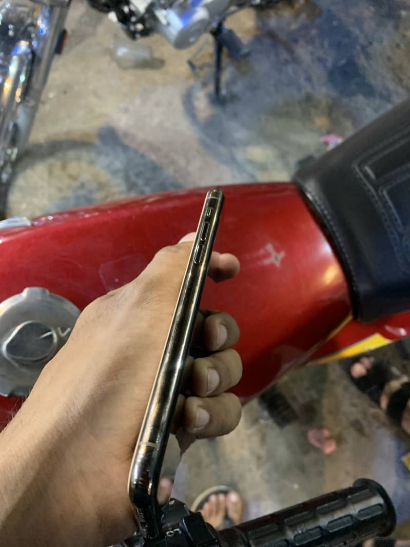 Apple iPhone 11 Pro 0