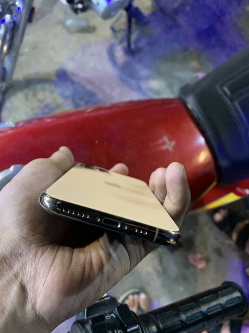 Apple iPhone 11 Pro 2