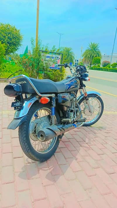 125 25 model bilkul new condition
